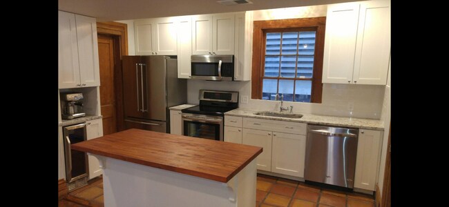 Photo - 203 W Waldburg St Unit First Floor