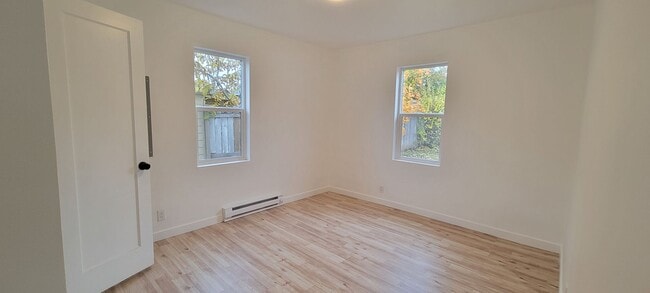 Photo - 715 NE 13th St
