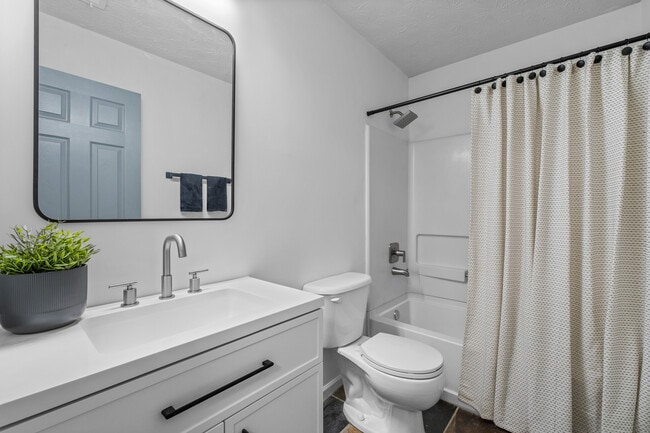 Photo - 1484 Gates Cir SE