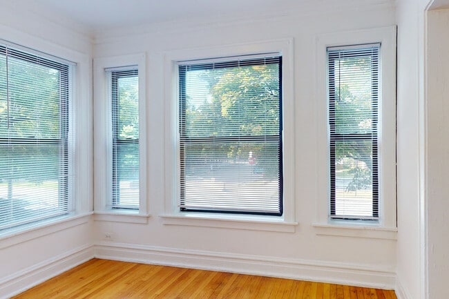 Sala de estar soleada - 1101 E. Hyde Park Boulevard