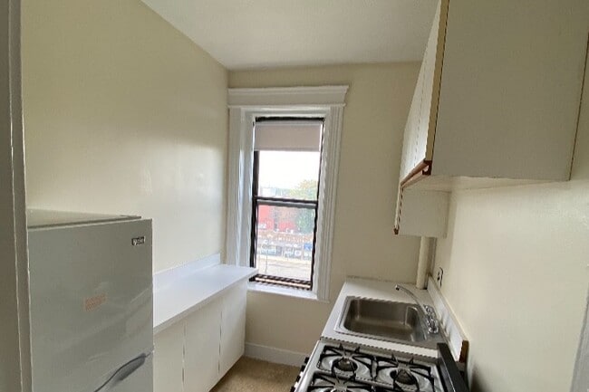 Kitchen - 1152 Commonwealth Ave Unit 10