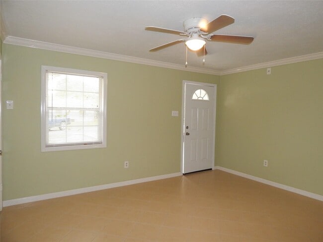 1305 Jennifer Ln