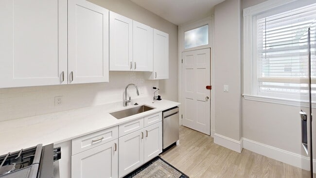 Building Photo - NO BROKER FEE!  GORGEOUS ALLSTON 3 BED WITH IN-UNIT LAUNDRY, PARKING