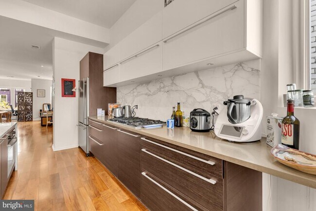 Photo - 1207 Girard St NW Unidad 2