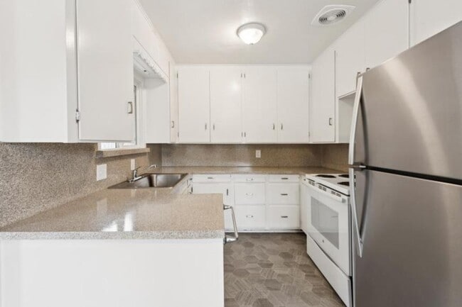 Building Photo - 3 bedroom in Seattle WA 98117 Rental