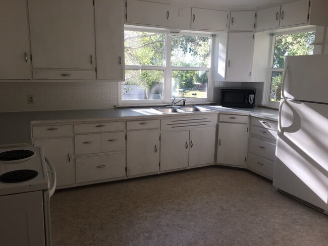 Photo - 1204 W Maple St