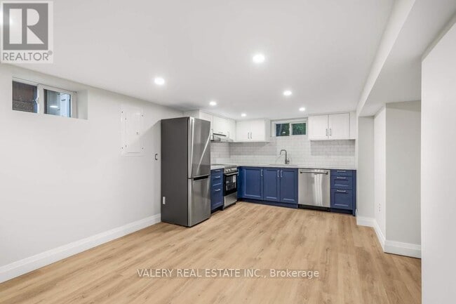 Photo - 116 Manor Rd E