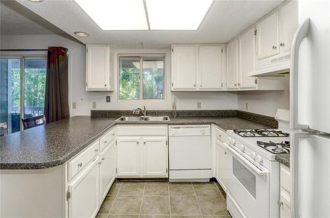 Photo - 44 Rumson Ct