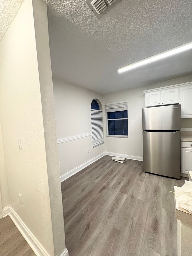 Photo - MOVE IN READY! 3 Bedroom, 2 Bath Condo w/ Balcony For Rent Unit B