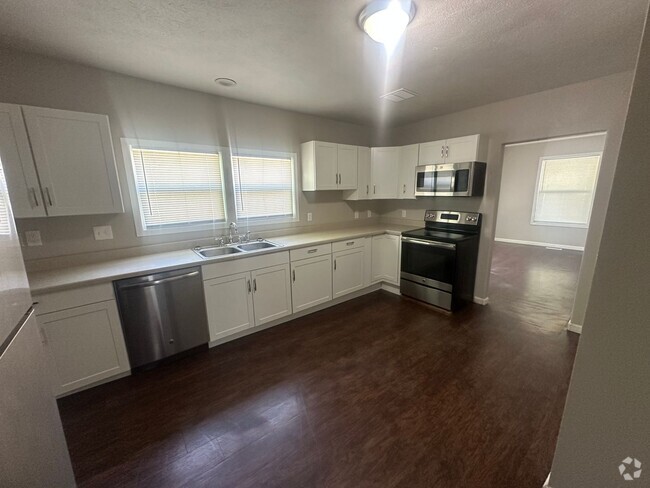 Building Photo - Spacious 4-Bedroom Home Near Northtown Mall