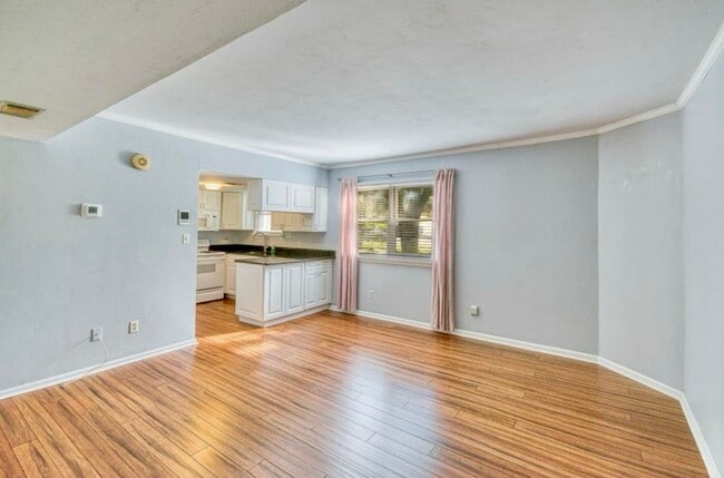 Photo - 304 S Franklin Blvd