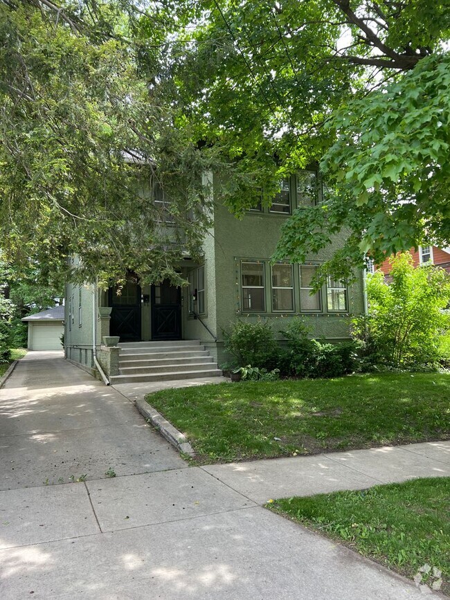 Building Photo - 124 S Gardiner Ave Unit 126 Lower Rental