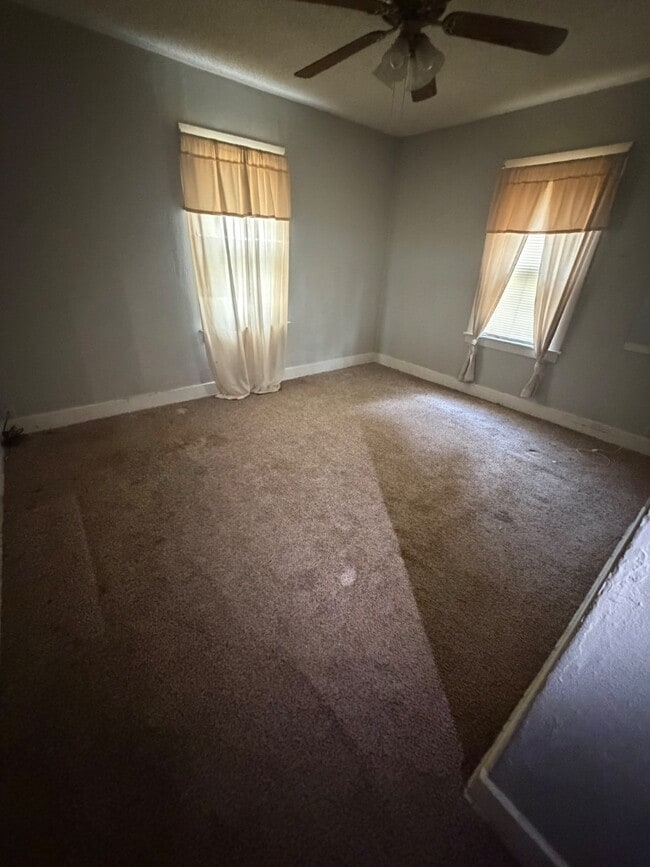 Photo - 146 S 10th St