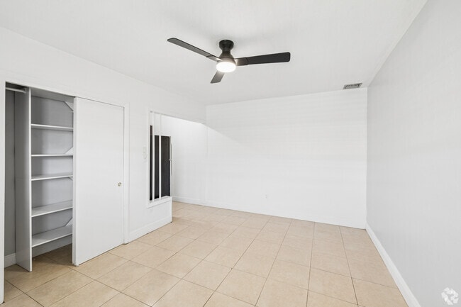 Studio - 500SF - 5932 Pierce St