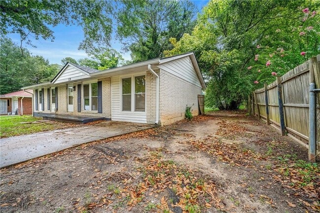 Photo - 128 Alexander Ct