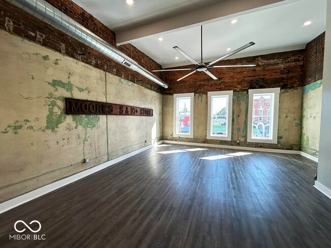 Building Photo - 113 E Main St Unit B Rental