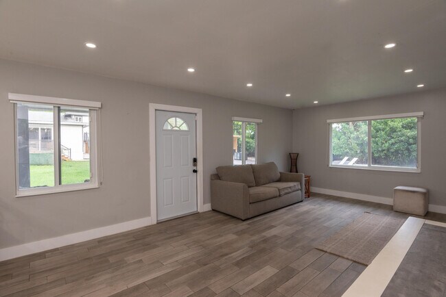 Photo - 13487 Barwick Rd