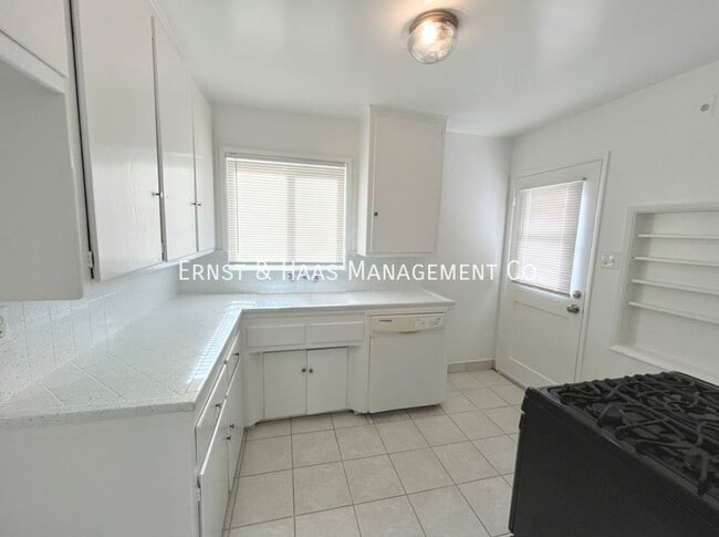 Photo - 510 Roycroft Ave