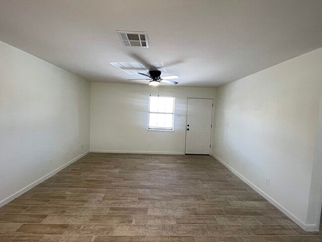 Photo - 3005 E Price St Unidad 5