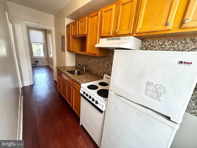 Photo - 1819 W Oxford St Unit 4