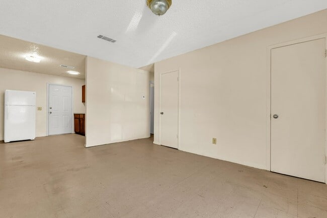 Photo - 95 Cottrell St Unidad 8