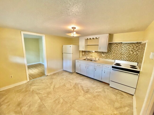 Building Photo - 38 Sherman St Unit 3