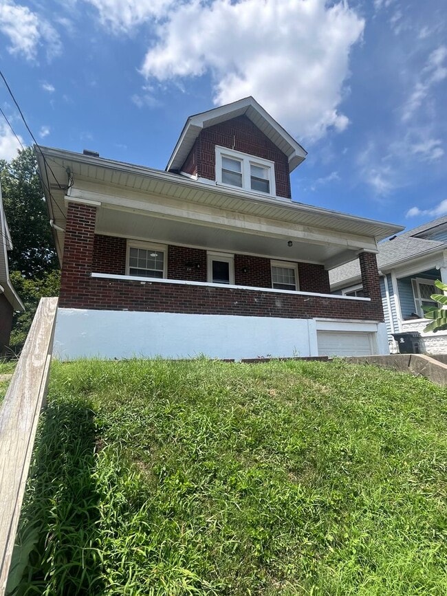 Building Photo - Gorgeous Updated 3 bedroom house!