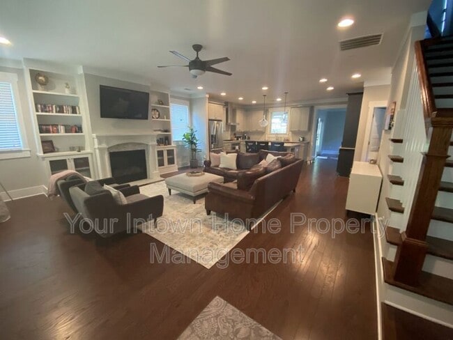 Photo - 137 Flora Ave NE