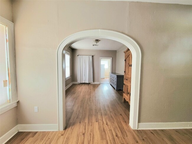 Photo - 2811 Chenevert St Casa