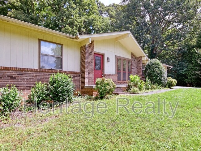 Photo - 402 Harrow Rd
