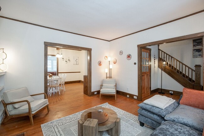 Photo - 3 BED 1 BATH SINGLE FAMILY HOME IN BEAUTIFUL LAKEWOOD!