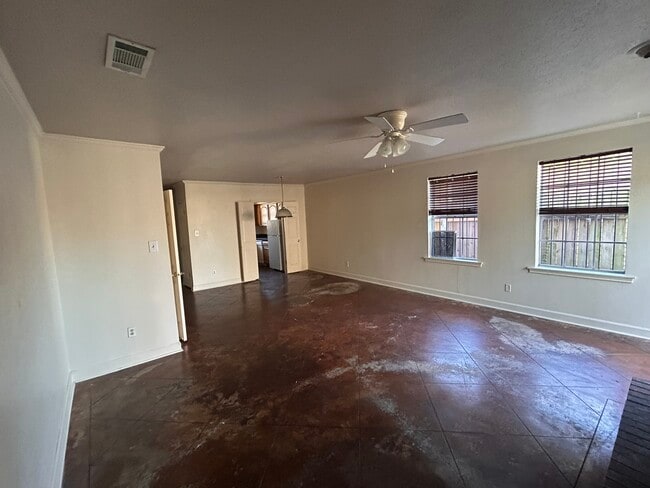 Living - 117 Addison St