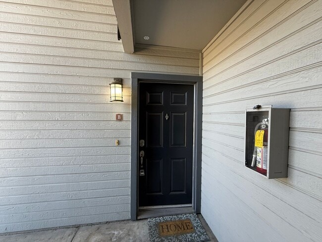 Photo - Parkview condo close to shopping & freeway access! Unit B