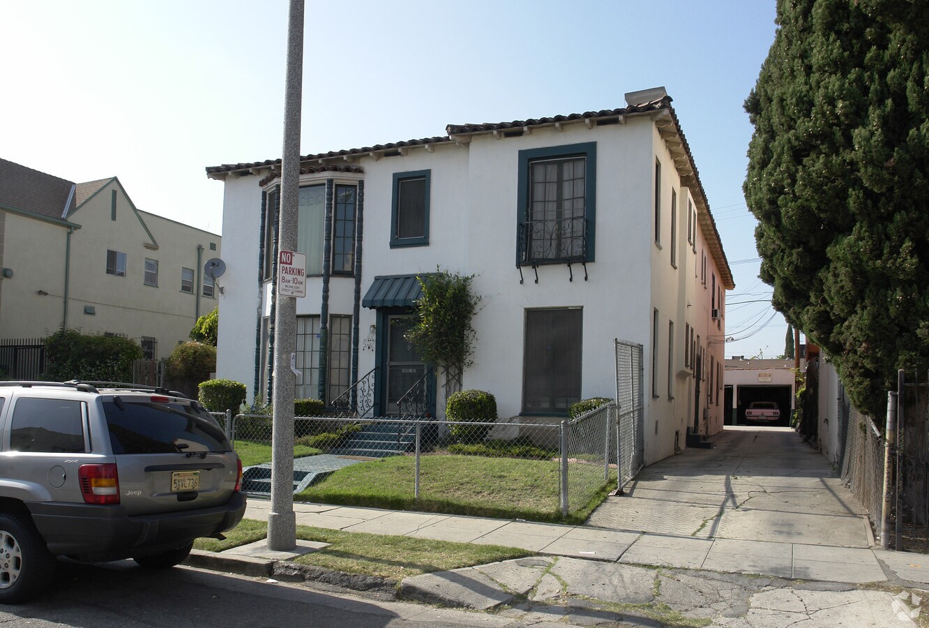 Photo - 5139 Marathon St