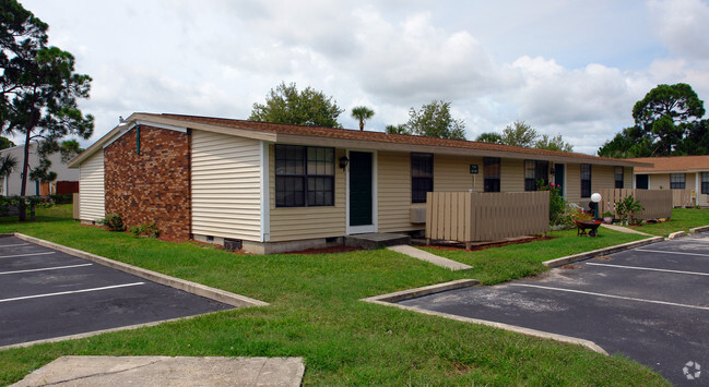 Building Photo - Palm Harbor Villas Rental