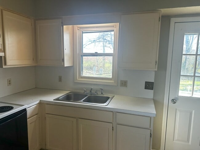 Photo - 3710 Benttree Dr Unit Apartment A