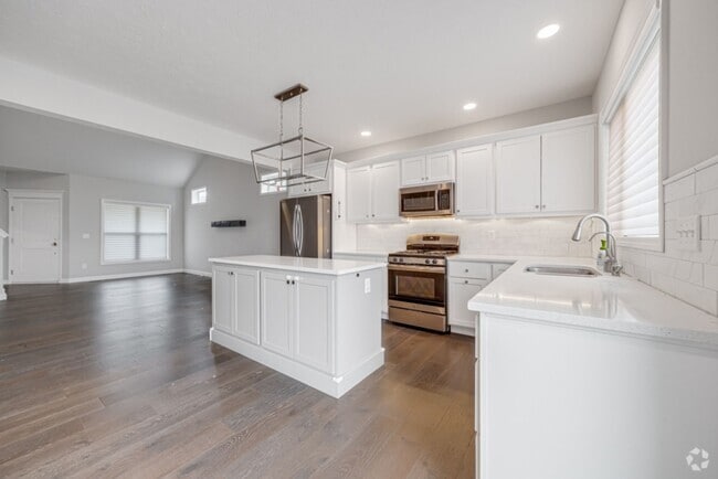 Building Photo - 4 Bed, 4 Bath Luxury House on Legends Golf...