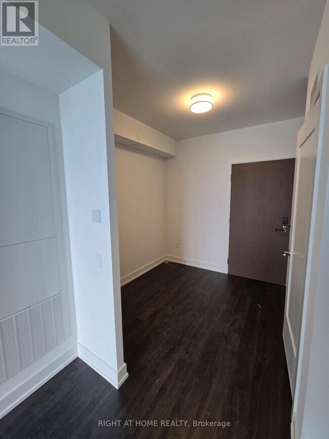 Photo - 30 Inn On The Pk Dr Unit 3311