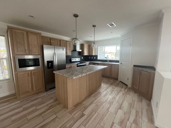 Photo - 282 Giraffe Dr