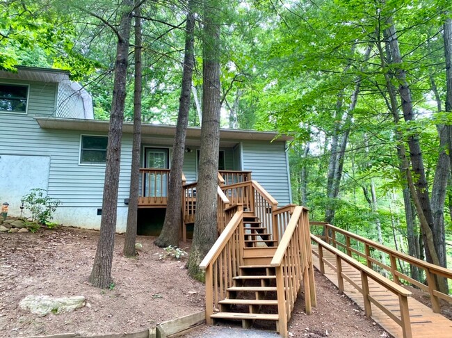 Cozy Wooded Space Close to Town - Cozy Wooded Space Close to Town House