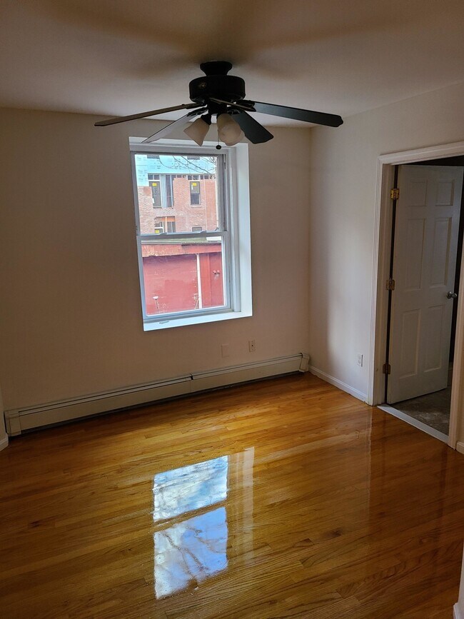 383 Hanover St Unit 3