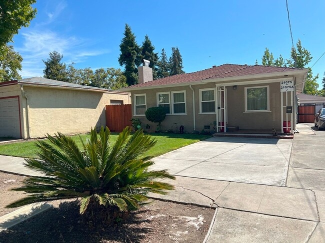 Building Photo - Beautiful 4bd/2ba in desireable neighborho... Rental