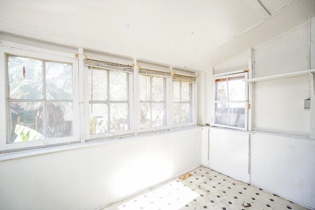 Photo - 4320-4322 Jack St