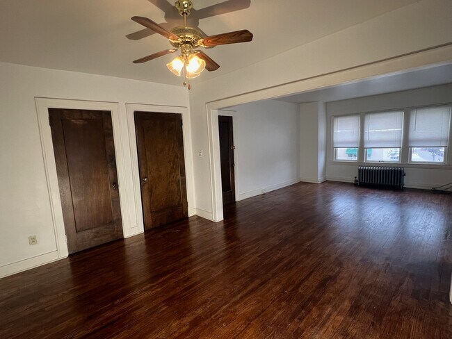 Comedor y sala de estar - 200 N Portage Path Unidad #6