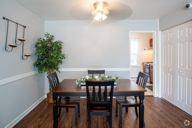 2 Bedroom Dining Room