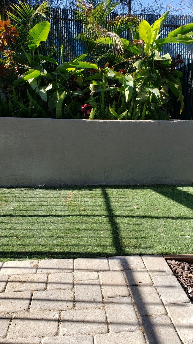 Yard is ONLY for this unit. - 2131 Carmona Ave Unit QUARTER