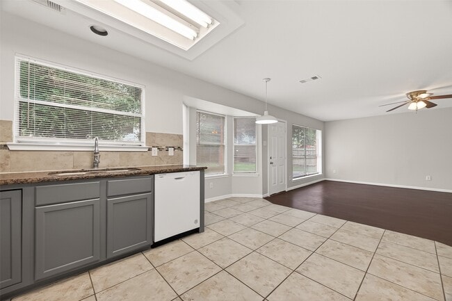 Photo - 5439 Baslow Dr