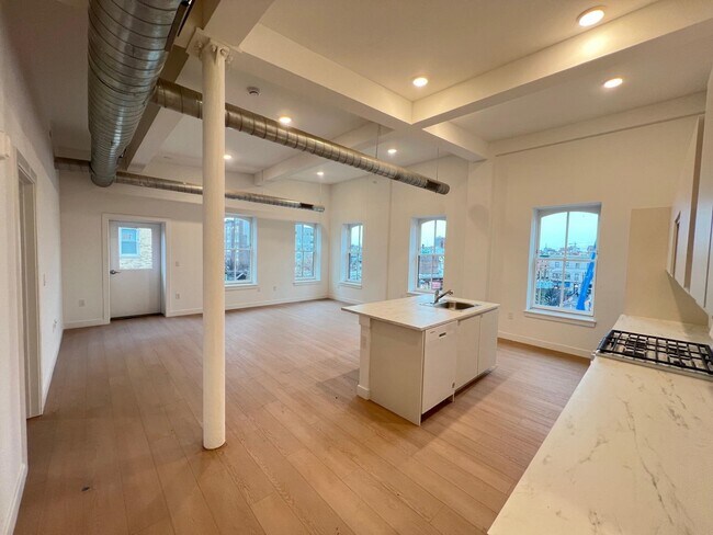 Photo - 141 Christopher Columbus Dr Unit #3