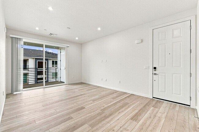 Photo - 6153 N Ceylon St