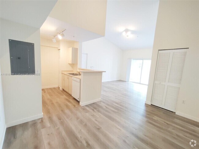Building Photo - 711 SW 111th Way Unit 304 Rental